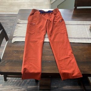 Figs organize skinny scrub pant